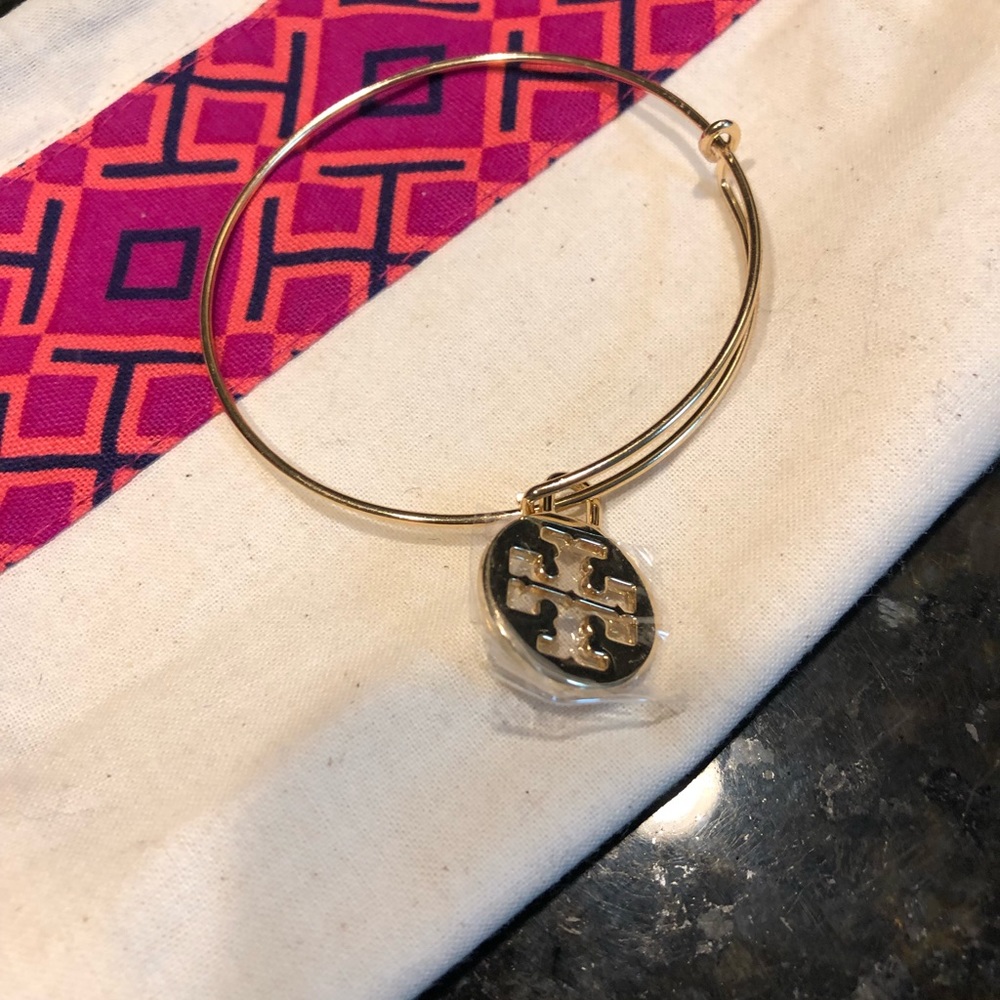 ❤️Tory Burch LargeCharm Adjustable Gold Bracelet❤️ - Picture 5 of 5